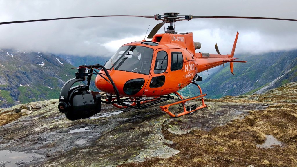 HFS BW Norway Heli K1 Sommet de montagne.  Image - aérien, dp, Jeremy Braben, Assoc.  BSC, Hélicoptère Film Services