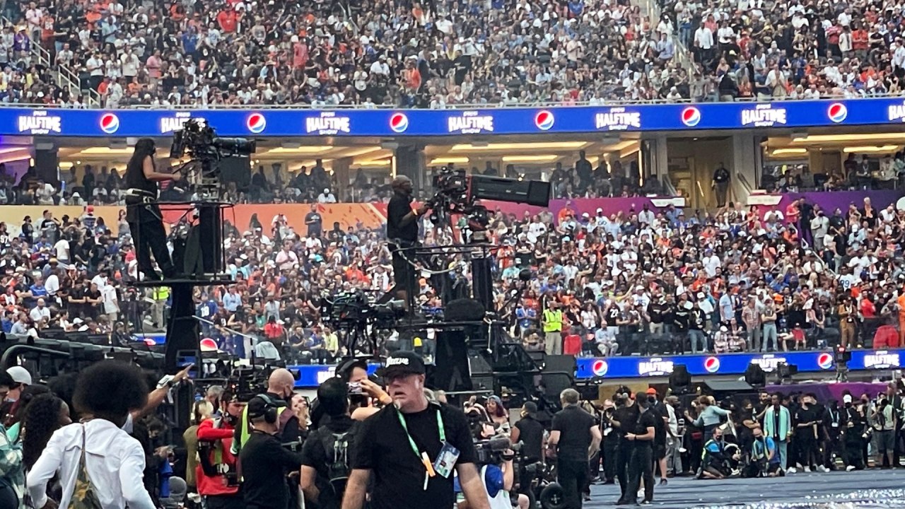 Dans les coulisses du spectacle de la mi-temps du Super Bowl.  Objectif Sony VENICE et Fujinon Cinema Box.  Photo : Morgan Kellum/PRG