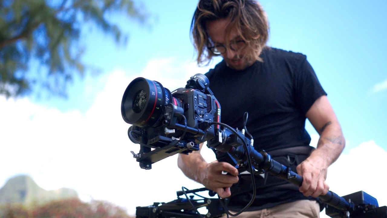 Le Canon EOS C70 dans un scénario de prise de vue réel.  Photo : Sawyer Hartman