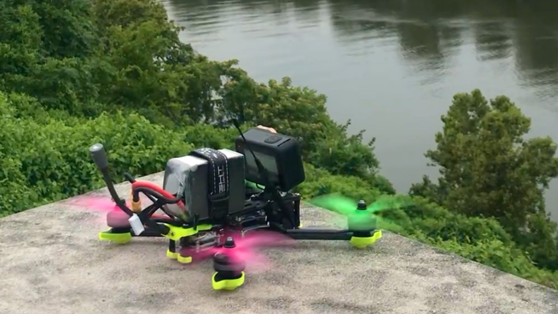 Le drone FPV.  Photo : Ross Beck