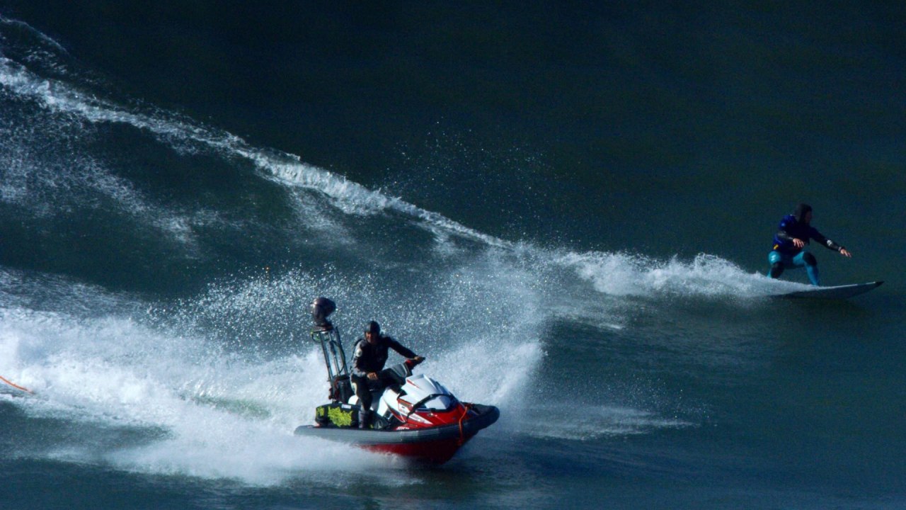 BTS de vague de 100 pieds.  Photo : Michael Pricket