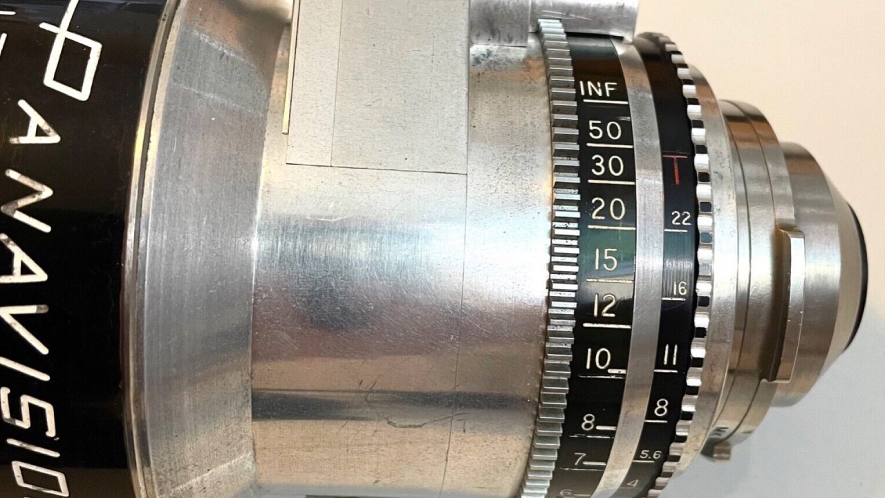 Objectif Panavision X2 anamorphique 50 mm série B Auto-Panatar.  Photo : Ciné-Vidéo-Miami sur eBay