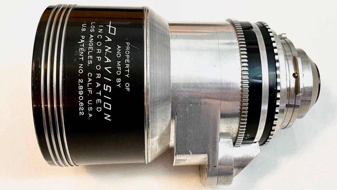 Objectif Panavision X2 anamorphique 50 mm série B Auto-Panatar.  Photo : Ciné-Vidéo-Miami sur eBay