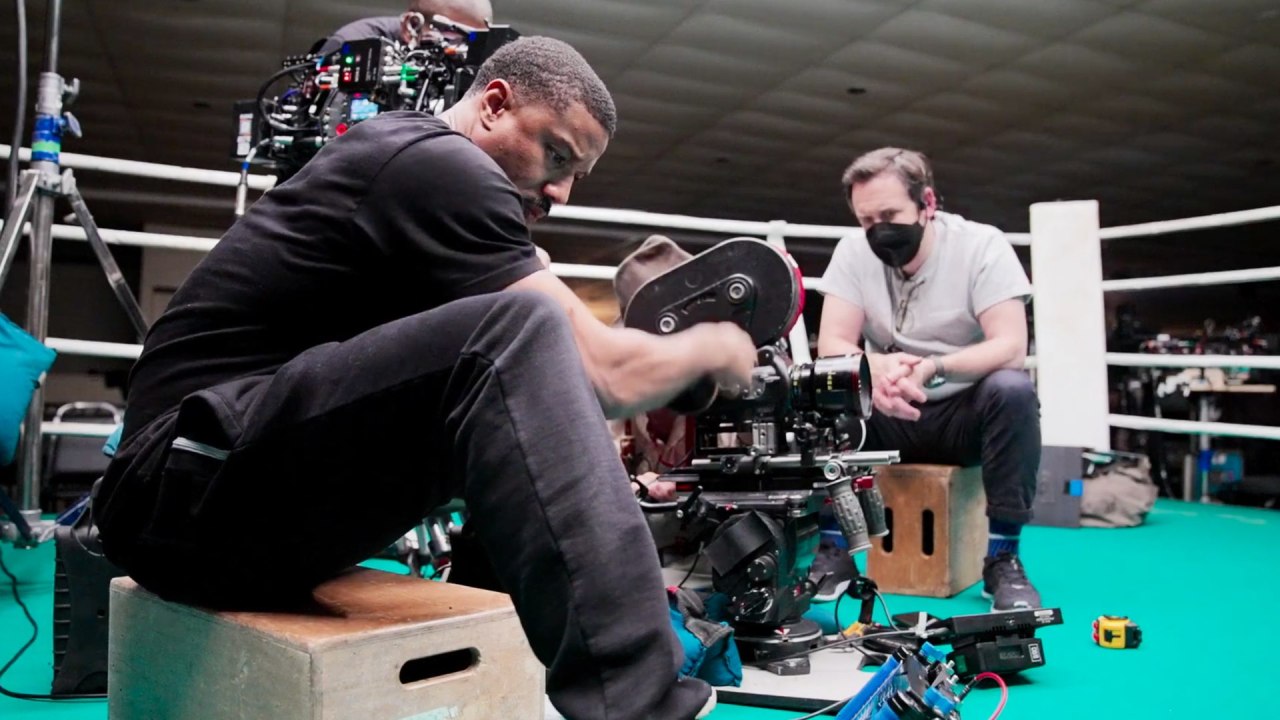 BTS de Creed III avec le réalisateur Michael B. Jordan.  La Sony VENICE et l'ARRIFLEX dans le même ring.  Photo par IMAX