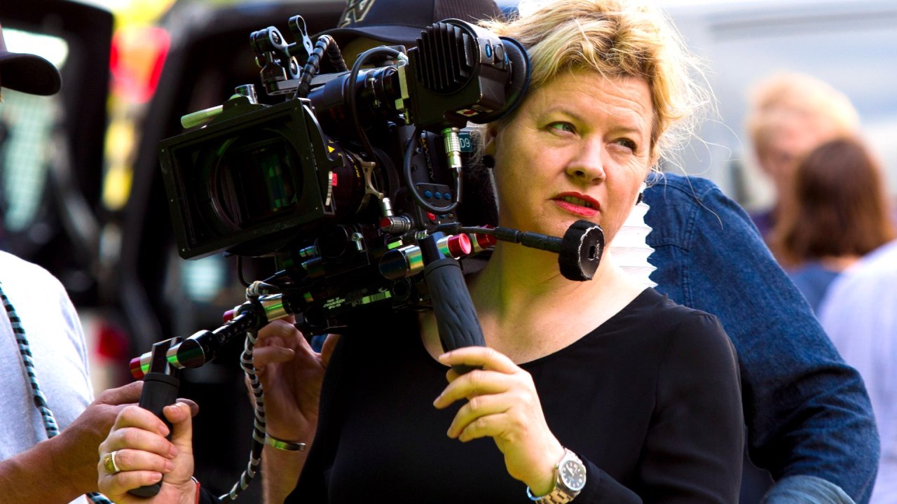 La directrice de la photographie Mandy Walker sur le tournage d'ELVIS.  Image: Ruby Bell