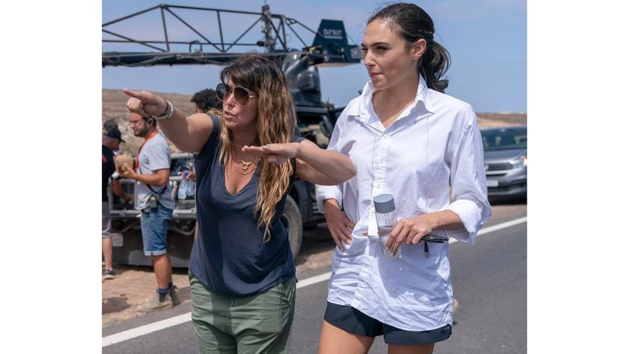 Patty Jenkins et Gal Gadot dans Wonder Woman 1984. Crédit photo : IMDB