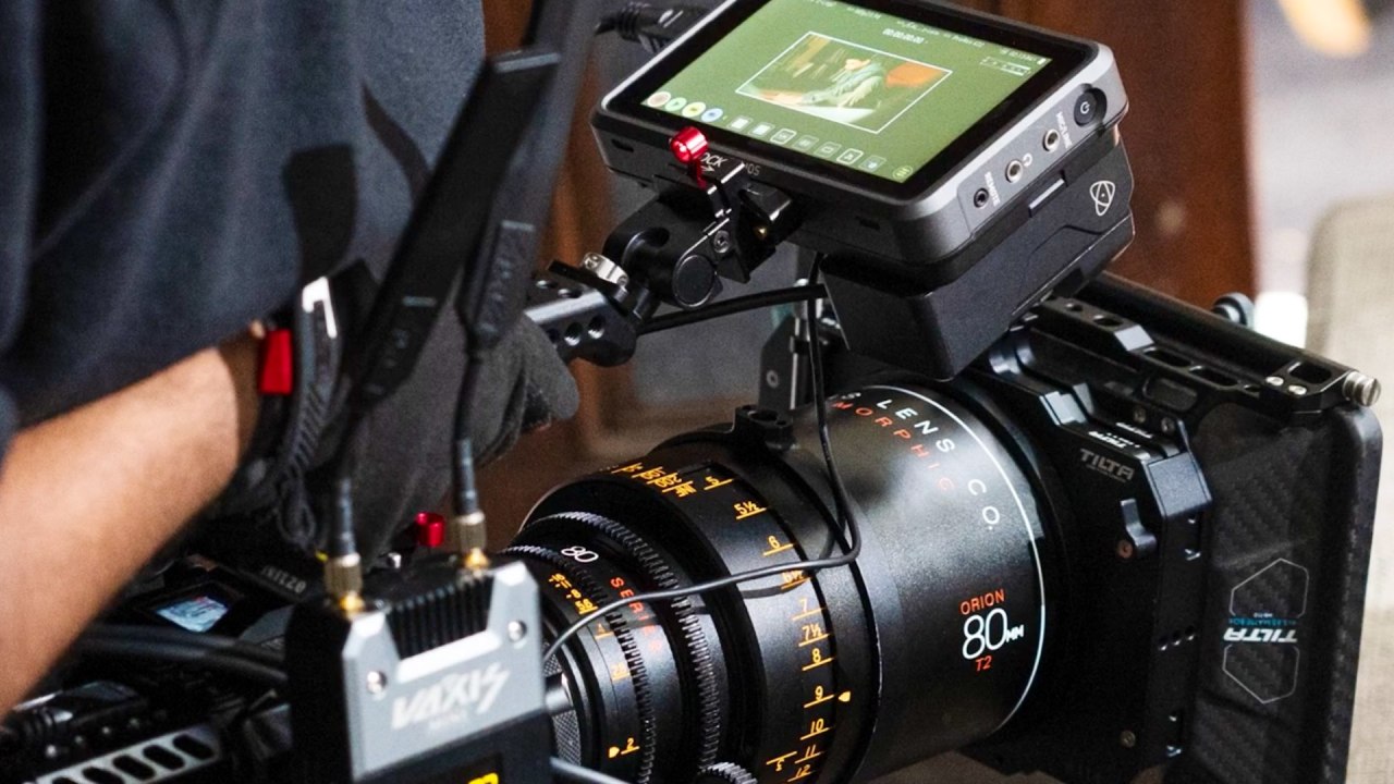 Enregistreur Atomos et objectif anamorphique Atlas.  Photo : Atomos